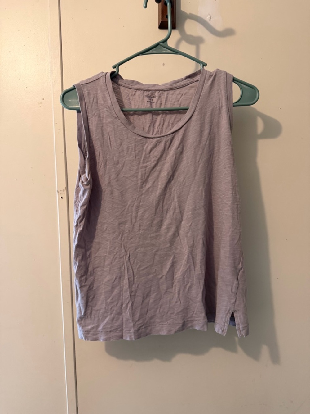 Women's Sleeveless Scoop Neck Tank Top - Light Lavender